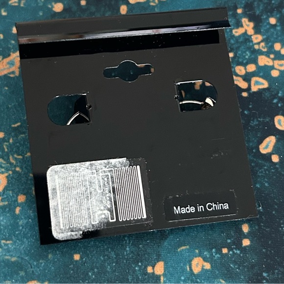 NWT Filigree Wide Pavé Huggie Hoop Earrings - Picture 6 of 11